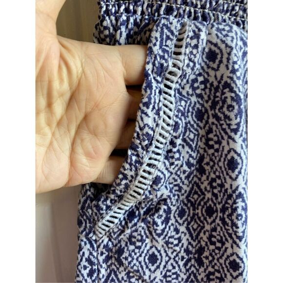 Briggs women’s linen blend, short blue and white print size small - Picture 3 of 5